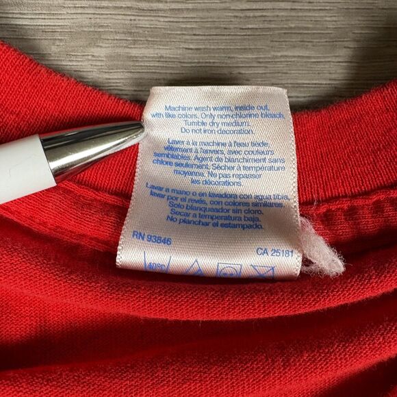 TIM DUNCAN Character Award Winner T-Shirt Mens Size Large San Antonio Spurs Red - Picture 5 of 11